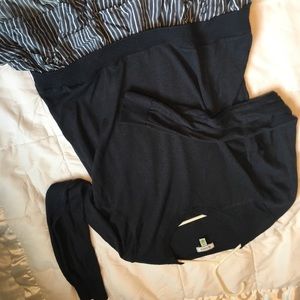 Thin sweater with ruffled bottom